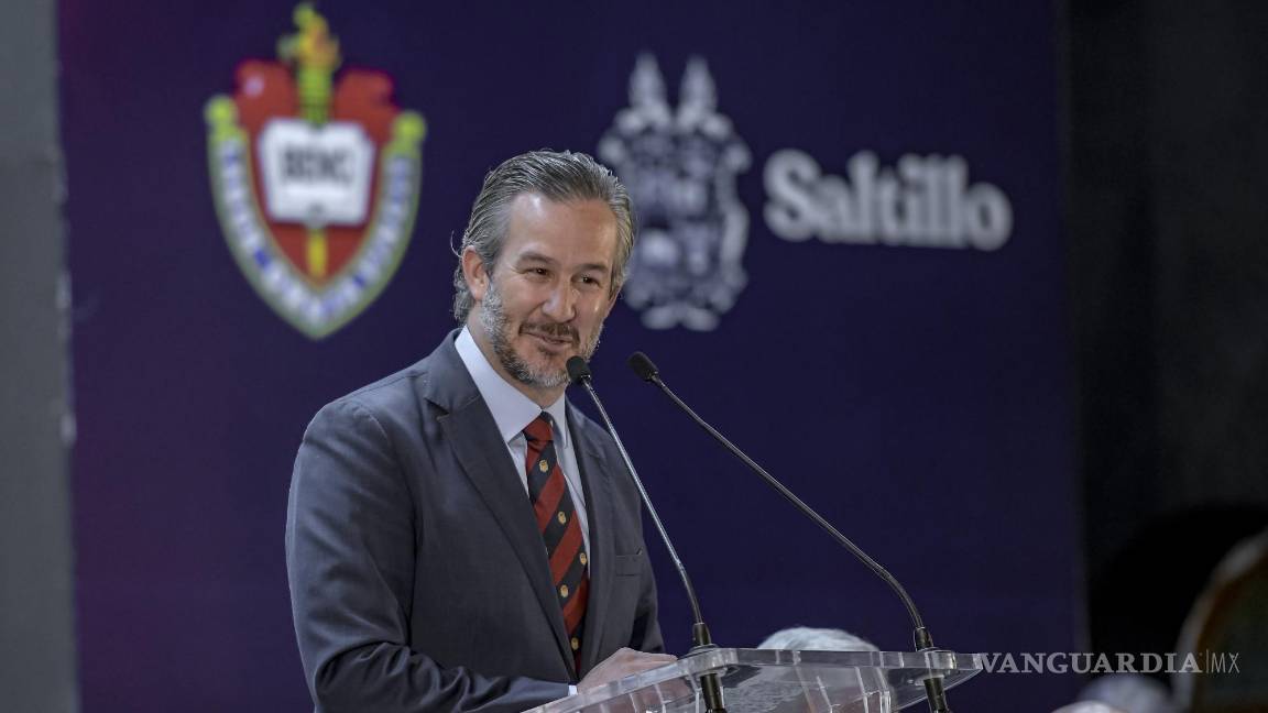 $!El Secretario de Educación acudió en representación del gobernador Manolo Jiménez Salinas.