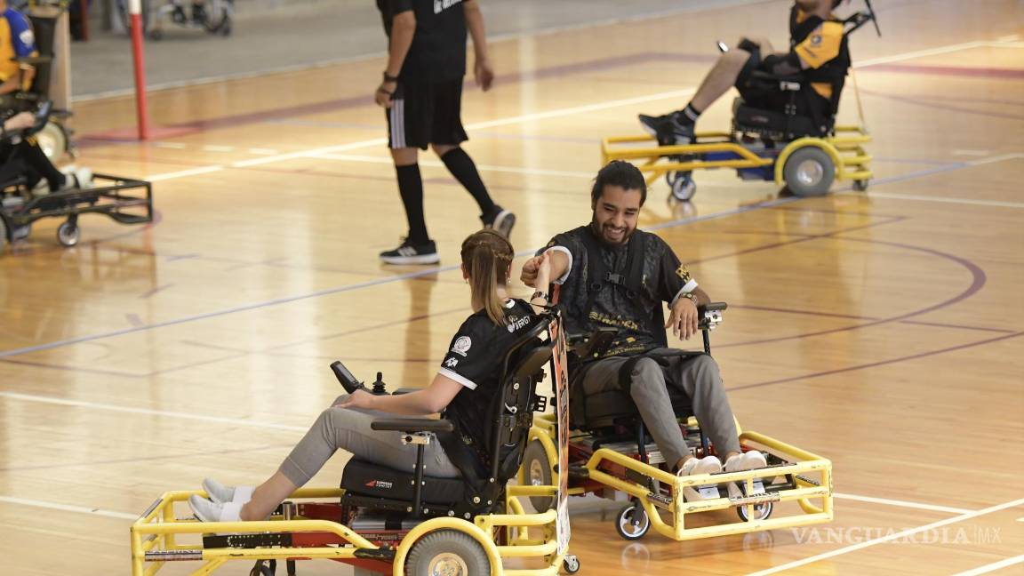 $!Mario asistió a Maricarmen para que anotara su primer gol en el deporte.