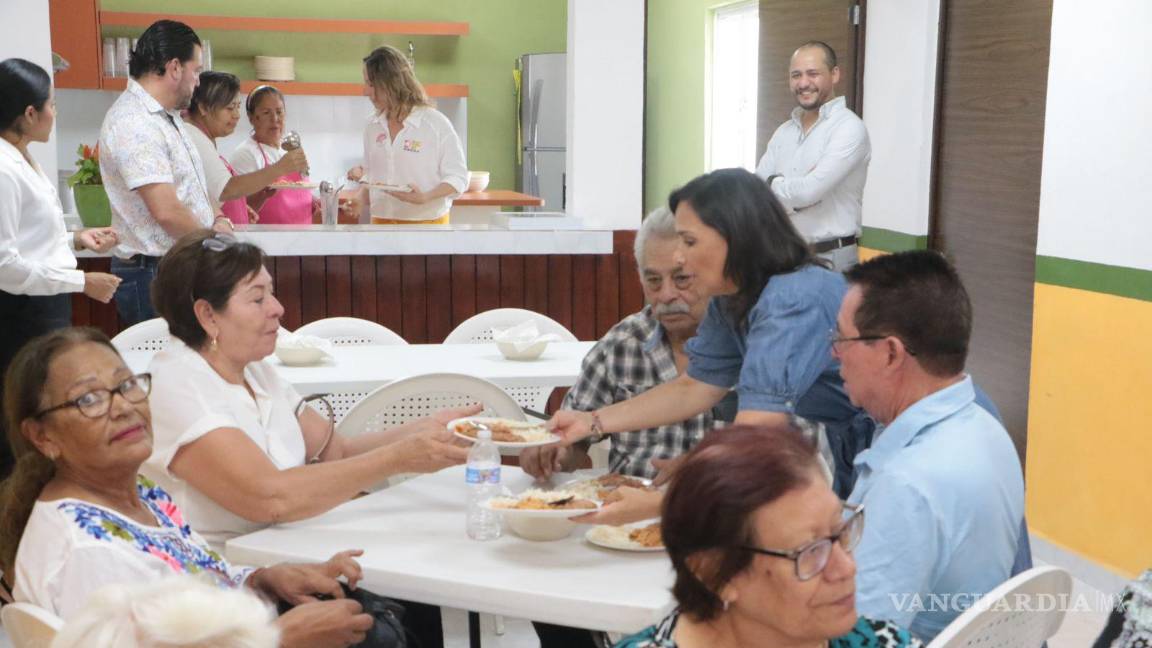 $!Liliana Salinas, presidenta honoraria del DIF Coahuila, resaltó la labor que se hace en pro de este grupo poblacional.