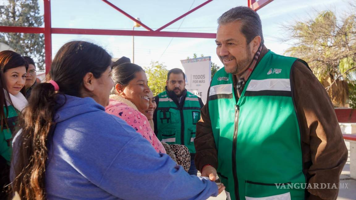 $!Madres de familia agradecieron al Alcalde las mejoras a la unidad deportiva.