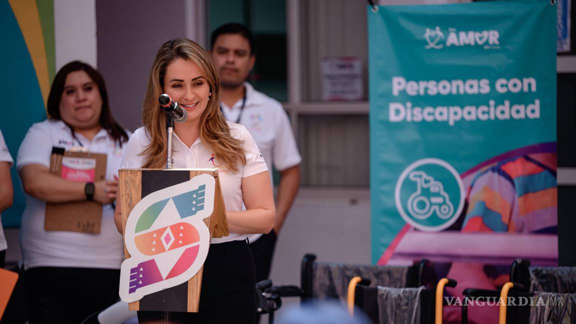 $!Luly López Naranjo, presidenta honoraria del DIF Saltillo, resaltó la importancia de llevar la atención médica a donde más se necesita.