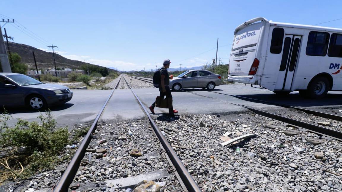 Ramos Arizpe: cruce de vías en Los Pinos propicia riesgo de accidentes de ferrocarril