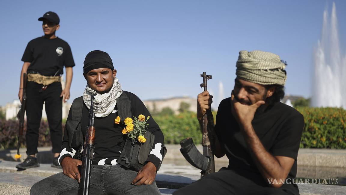$!Combatientes beduinos en la Plaza Umayyad de Damasco en Siria.