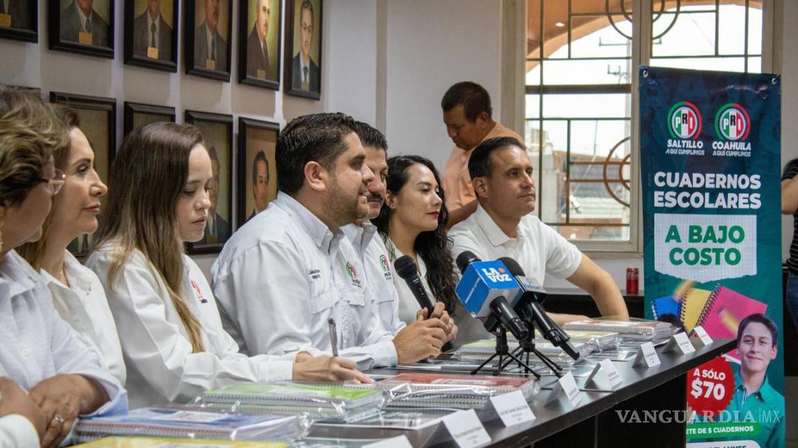 $!Los paquetes de cinco cuadernos tamaño profesional se venderán a mitad del precio de mercado para apoyar la economía familiar.