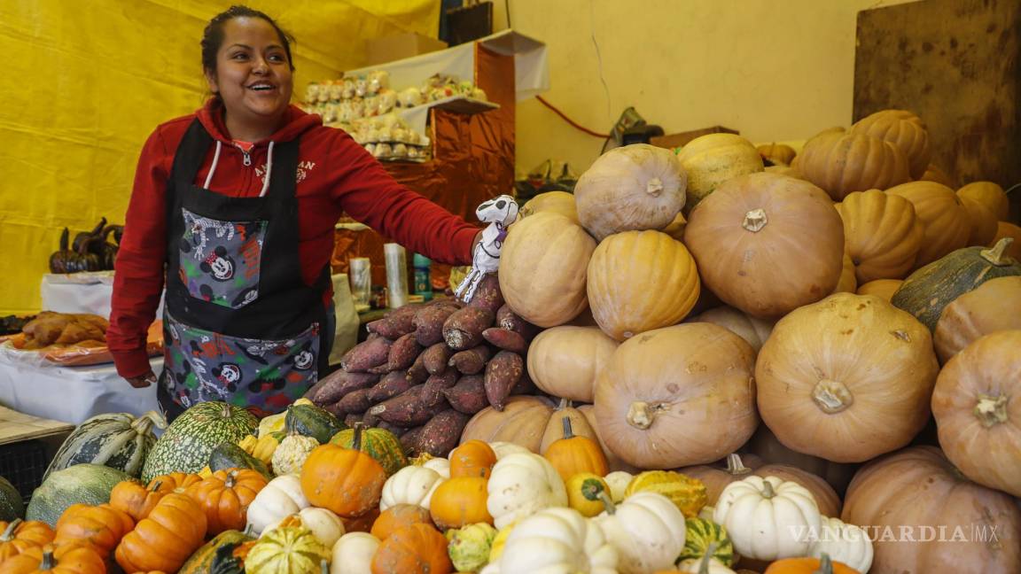 Tradicional altar de Día de Muertos de México resiente la inflación que es más alta en dos décadas