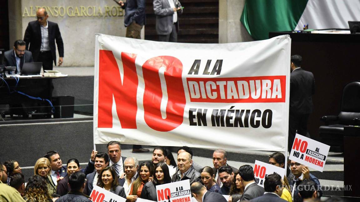 $!Legisladores del grupo parlamentario del PRI en la Cámara de Diputados en la que se discuten las reservas del dictamen en materia de simplificación orgánica.