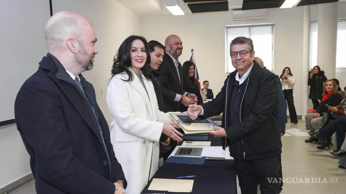 $!137 profesores de la UAdeC recibieron diploma por su participación en la capacitación en clases de ingés institucional.