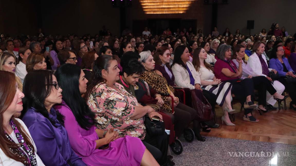 $!La conferencia fue organizada por el DIF Coahuila y la Secretaría de las Mujeres.