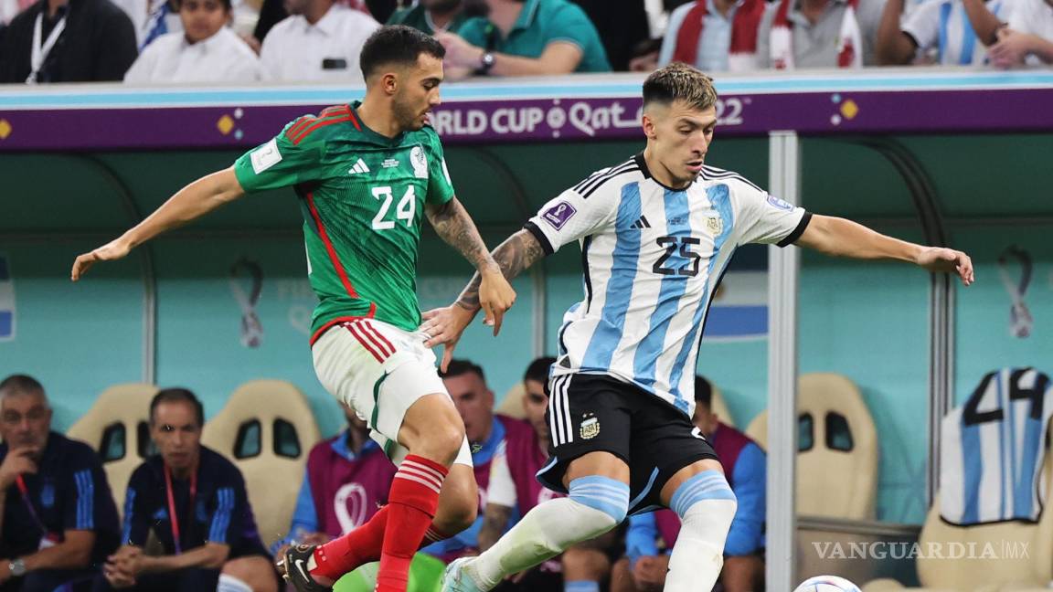 $!Lisandro Martinez de Argentina (d) Luis Chavez de Mexico (i).