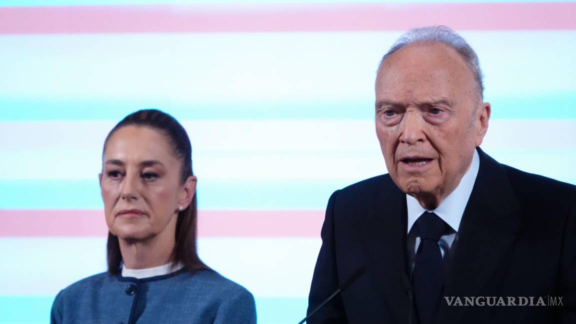 $!CIUDAD DE MÉXICO, 25MARZO2025.- Claudia Sheinbaum, presidenta de México, Y EL Fiscal General de la República, Alejandro Gertz Manero, durante la conferencia “Mañanera del Pueblo” en la que se presentó en informe semanales materia de seguridad. El fiscal contestó preguntas respecto al avance del caso del Rancho Izaguirre en Teuchitlán, Jalisco. FOTO: GALO CAÑAS/CUARTOSCURO.COM