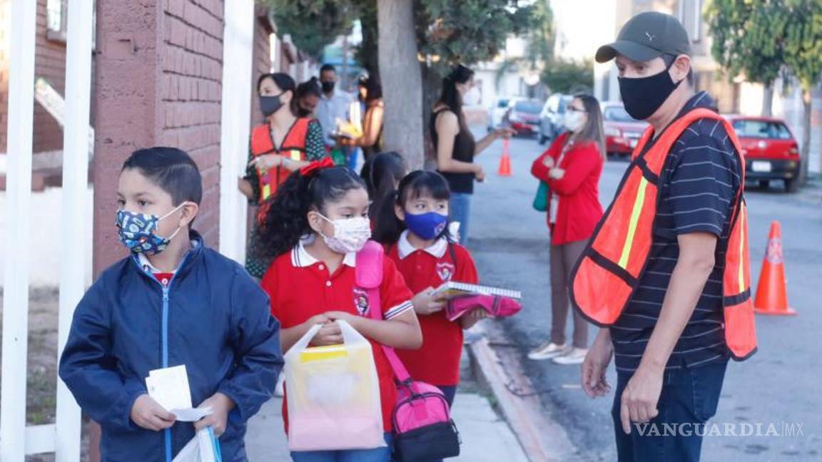 Padres de familia buscan ahorrar con uniformes reciclados en Saltillo