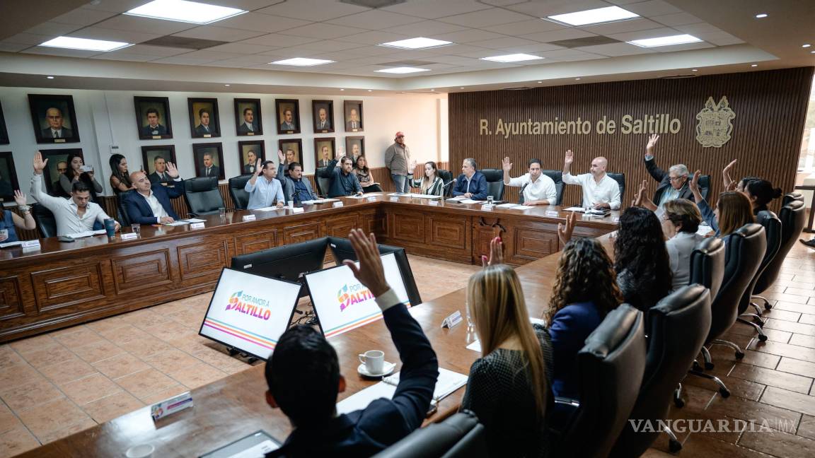 $!El Cabildo de Saltillo aprobó exenciones fiscales para facilitar la construcción del tren de pasajeros que conectará la capital coahuilense con Nuevo Laredo.