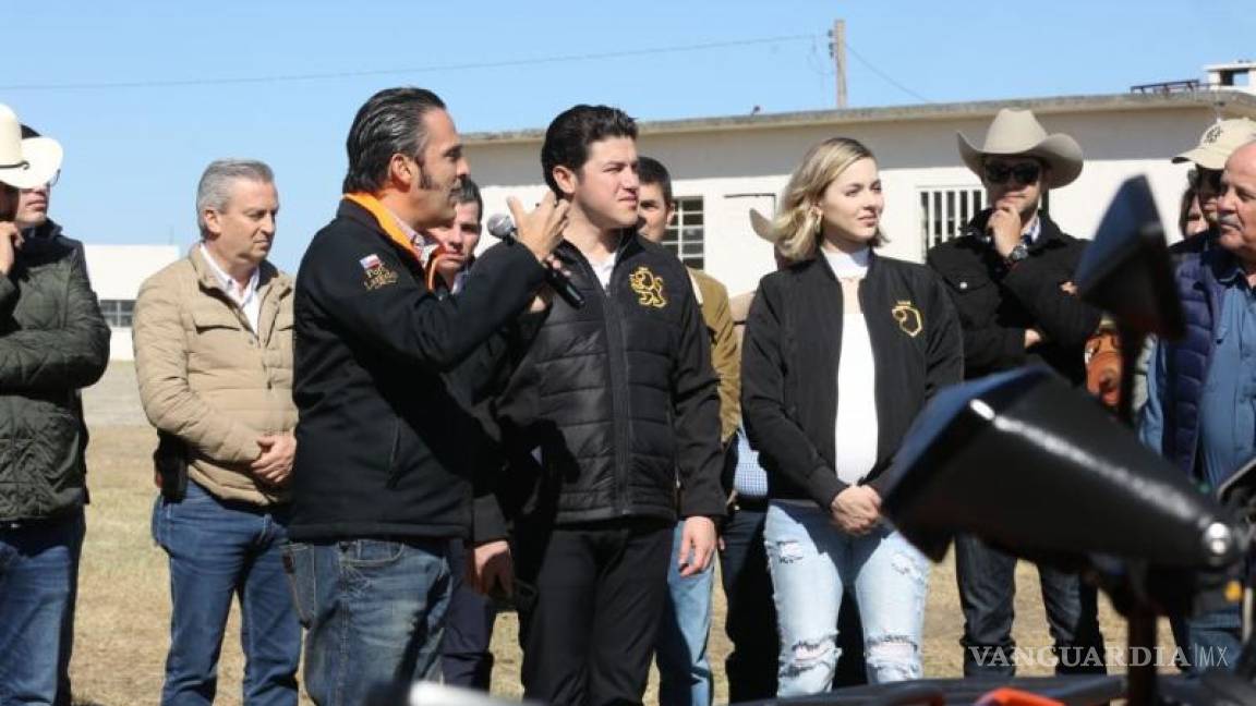 $!El mandatario del estado, Samuel García, estuvo acompañado por la titular de la Oficina Amar a Nuevo León, Mariana Rodríguez e integrantes de su gabinete.