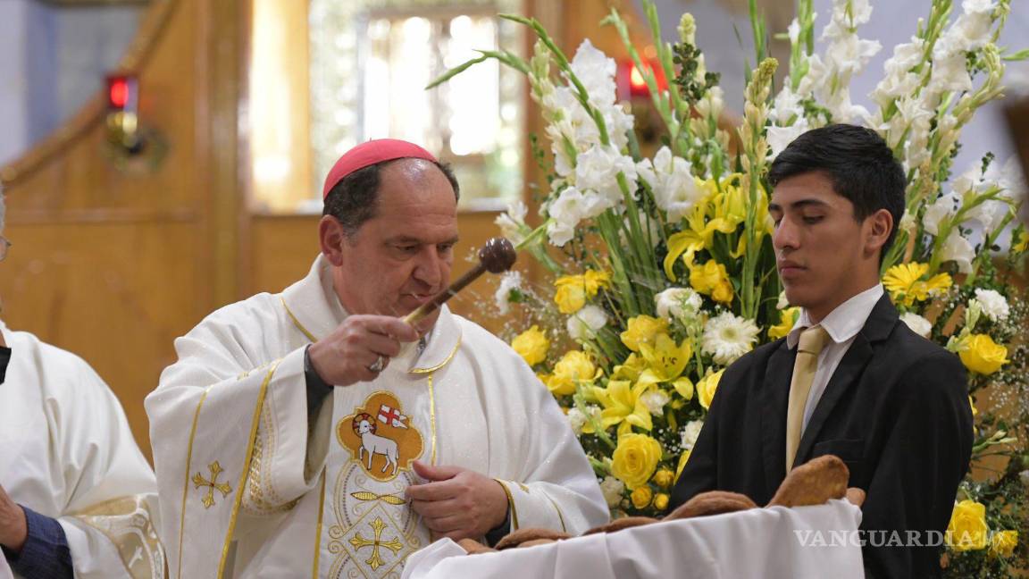 $!Este lavatorio de pies y bendición del pan, se realizó de forma tradicional, después de diversas restricciones por la pandemia de COVID-19 en años anteriores.