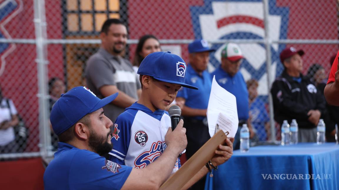 $!Daniel de Peña, del equipo anfitrión, dirigió un mensaje a nombre de los jugadores y recordó a su ex entrenador.