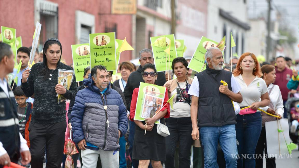 $!Fieles acompañan la peregrinación de la reliquia de San Judas Tadeo en Saltillo.