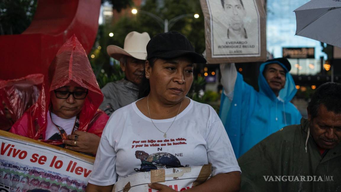 Diez años sin respuestas en México. Los padres de los 43 desaparecidos de Ayotzinapa no se rinden