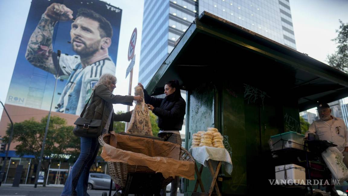 Se dispara pobreza en Argentina: afecta a 52% de la población