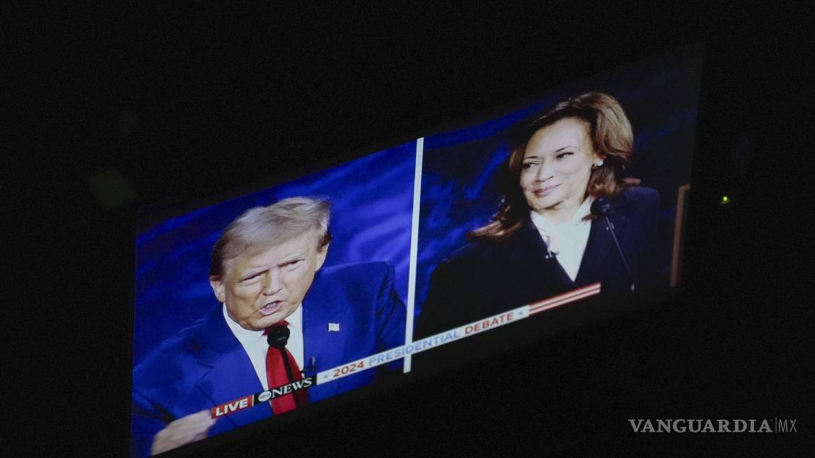$!Un monitor fuera del escenario durante un debate presidencial entre Donald Trump y Kamala Harris, organizado por ABC News en Filadelfia, Pensilvania.