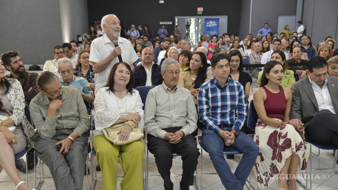 $!Los asistentes a la presentación del libro compartieron comentarios y dudas sobre el tema hídrico.