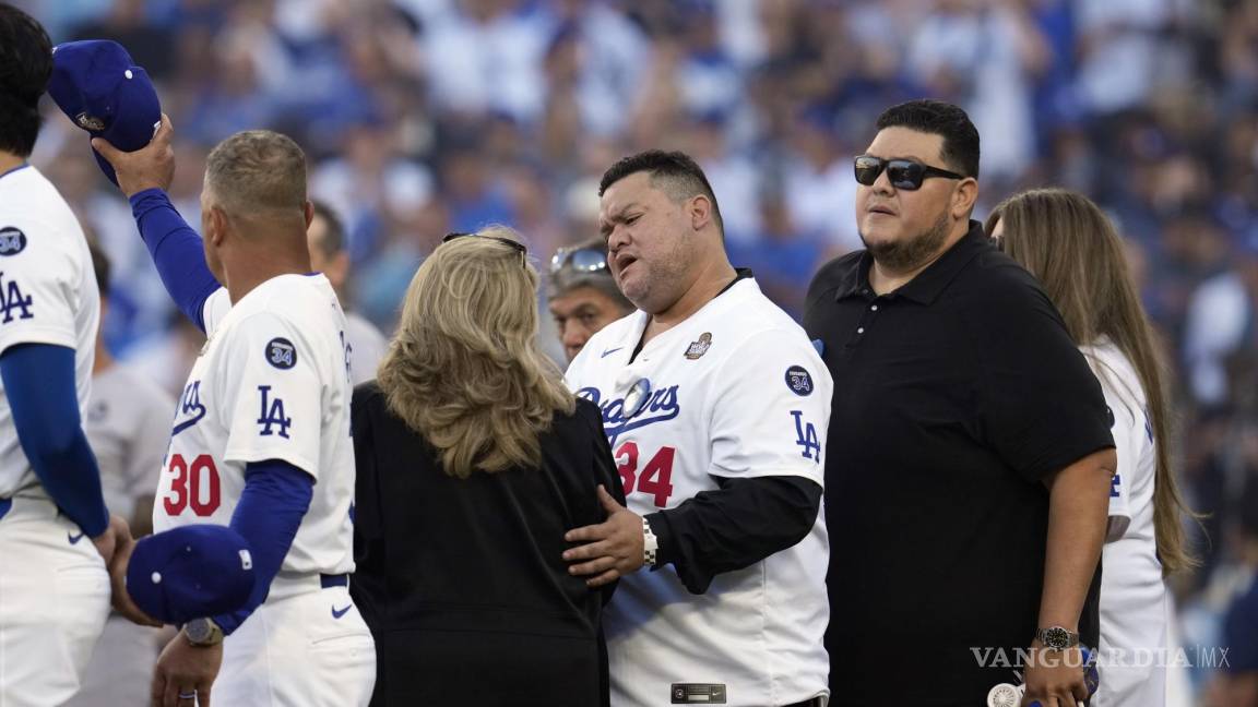 Fernando Valenzuela recibe homenaje previo al Juego 1 de los Dodgers vs Yankees