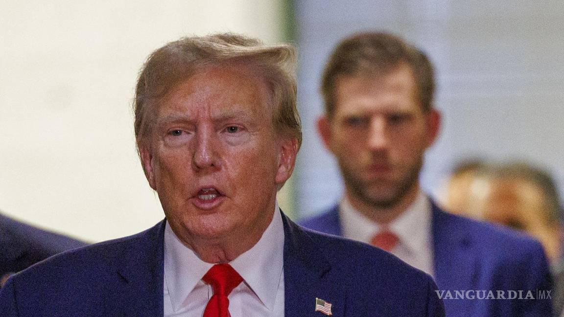 $!Fotografía de archivo del 7 de diciembre de 2023 que muestra al expresidente de los Estados Unidos, Donald Trump, a la salida de una corte en Nueva York.