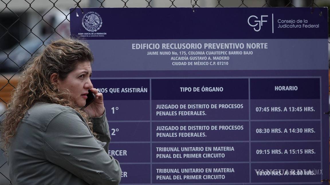 $!Abogados de Jesús Murillo Karam, abogados de los defensores y familiares del ex procurador son algunos de los asistentes a la audiencia en contra de quién fuera titular de la Procuraduría General de la República (PGR) durante el caso Ayotzinapa y que ahora se encuentra acusado de tortura, desaparición forzada y obstrucción de la justicia.