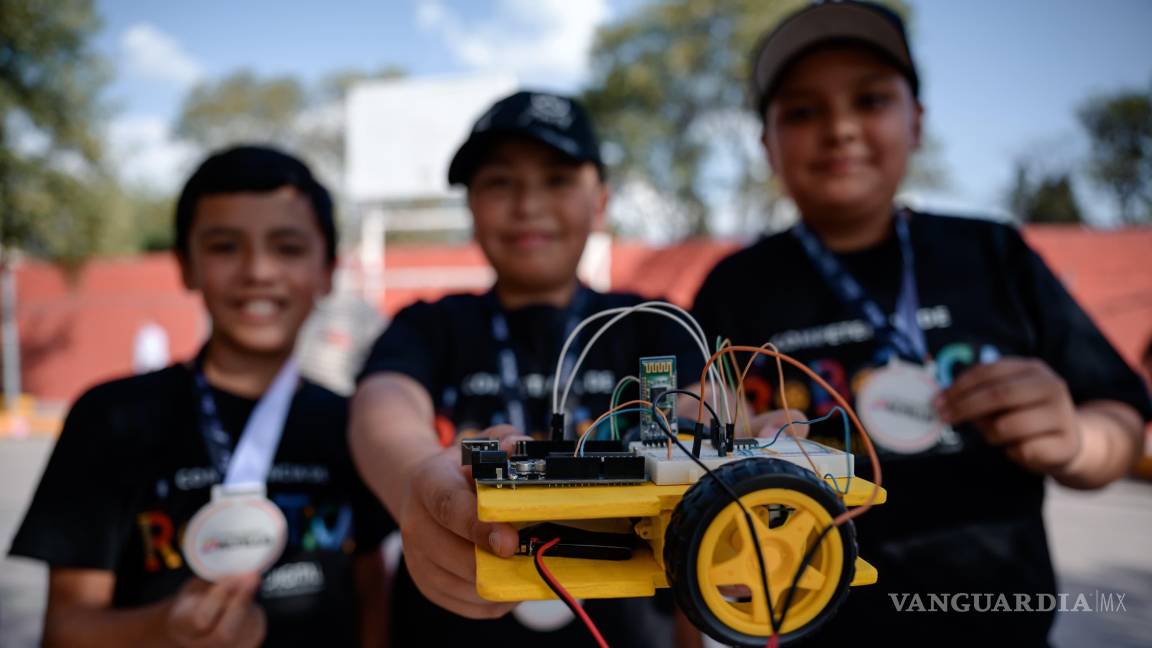 $!Con creatividad e ingenio, los equipos presentaron proyectos desarrollados durante semanas de preparación en los talleres de robótica que se imparten en los centros comunitarios del municipio.