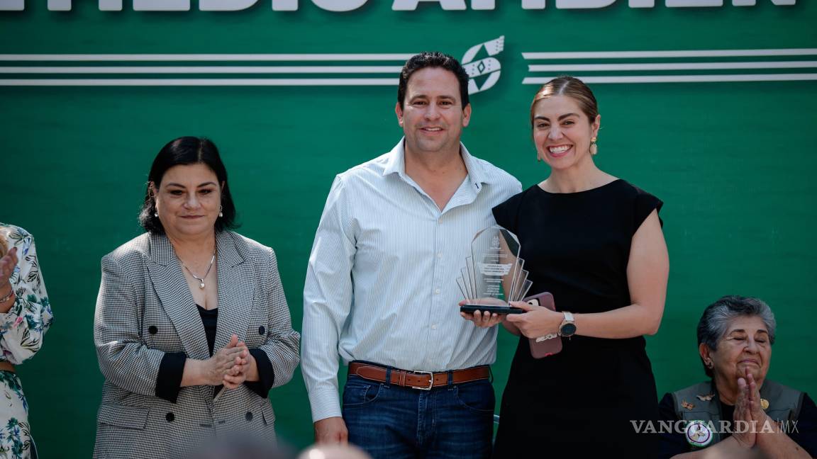 $!La bióloga Graciela Rocha fue reconocida por su trayectoria en activismo ambiental, con un legado que ha influido en leyes locales y acciones de conservación ecológica en Saltillo.