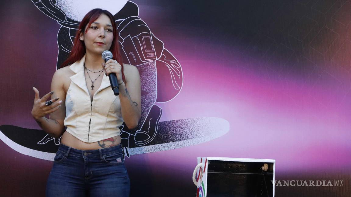 $!Holo incluye un set box personalizable en donde se colocará una tableta, indispensable para el funcionamiento. El holograma cuyo avatar es una rana se proyectará en la parte inferior. Se contempla que, al contemplar tecnología de última generación, Holo crezca con el niño y se adapte a su edad.