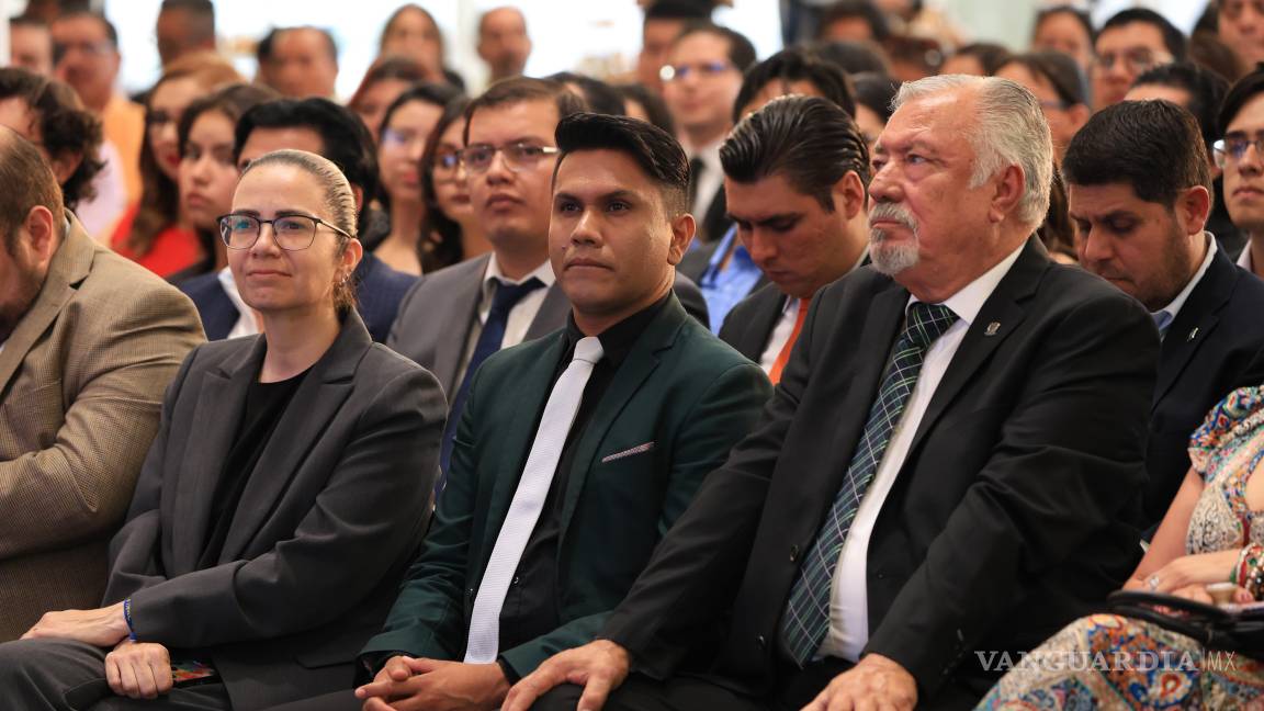 $!Reconoce UAdeC a 102 estudiantes con presea Lobo 2025