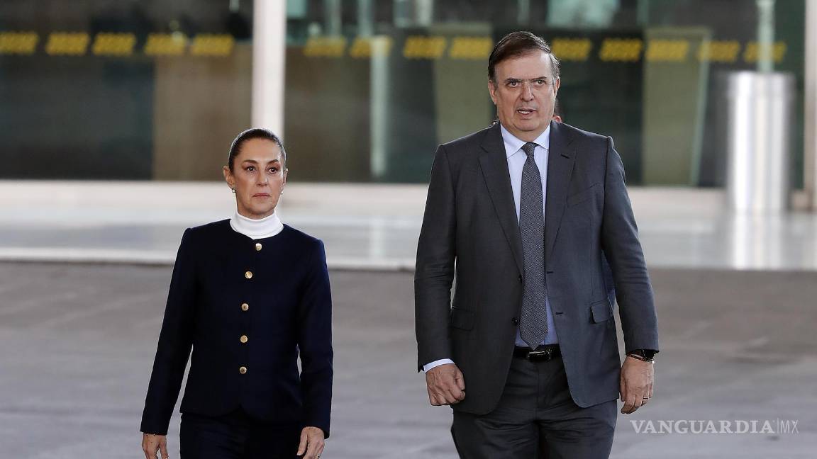 $!La Presidenta, Claudia Sheinbaum y el secretario de Economía, Marcelo Ebrad. México busca alcanzar una participación del 54 % de energía limpia para 2030.