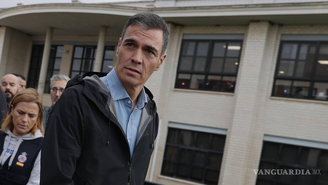 $!El presidente del Gobierno, Pedro Sánchez, en el Centro de Emergencias de la Generalitat en Valencia.