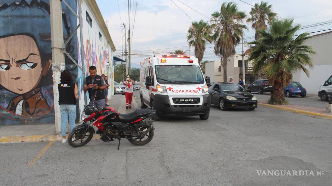 Conductora embiste a motociclista en Saltillo