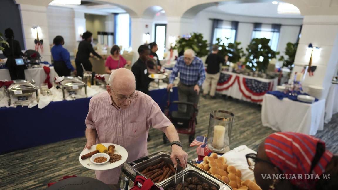 $!Rachel Blumberg, directora general de la empresa de asilos Toby and Leon Cooperman Sinai Residences, en Boca Raton, Florida, ya perdió a 10 trabajadores.