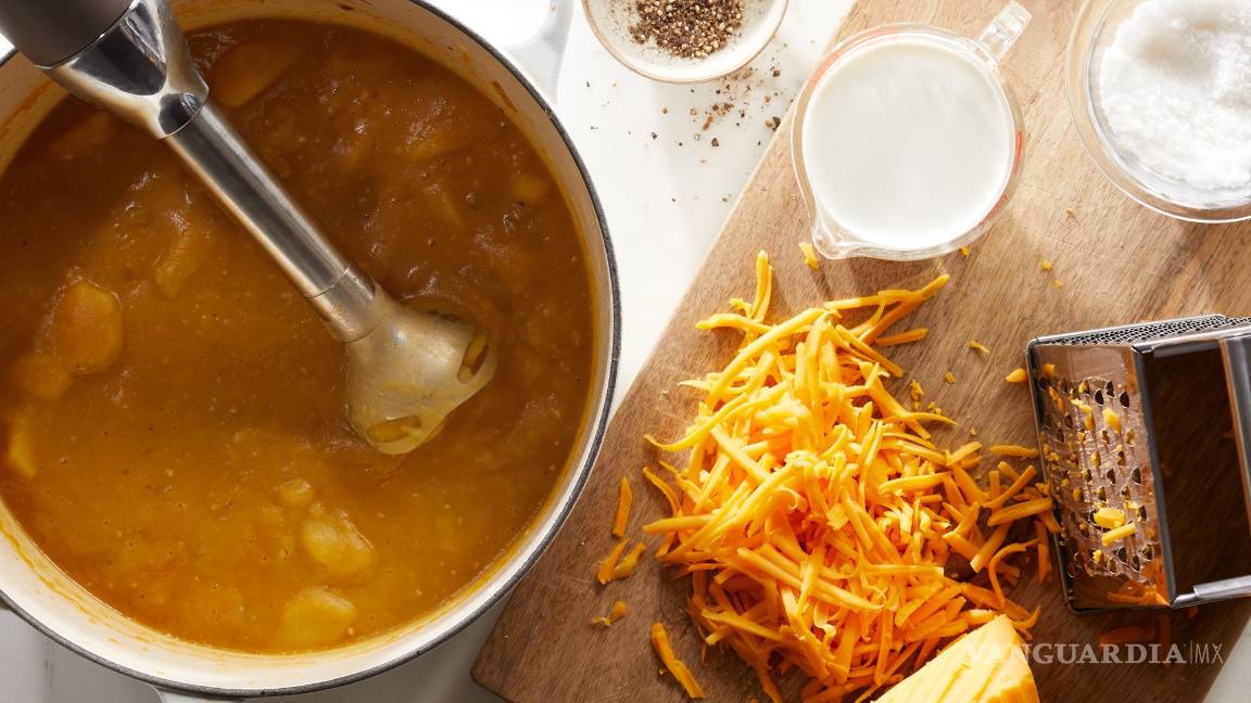 $!Preparo sopa con casi cualquier cosa que pase por mi tabla de cortar, pero las papas son un elemento básico en la olla.