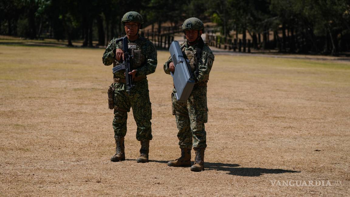 $!Soldados del escuadrón antidrones del Ejército Mexicano muestran el equipo y las tácticas que utilizarán durante la Copa Mundial de la FIFA 2026.