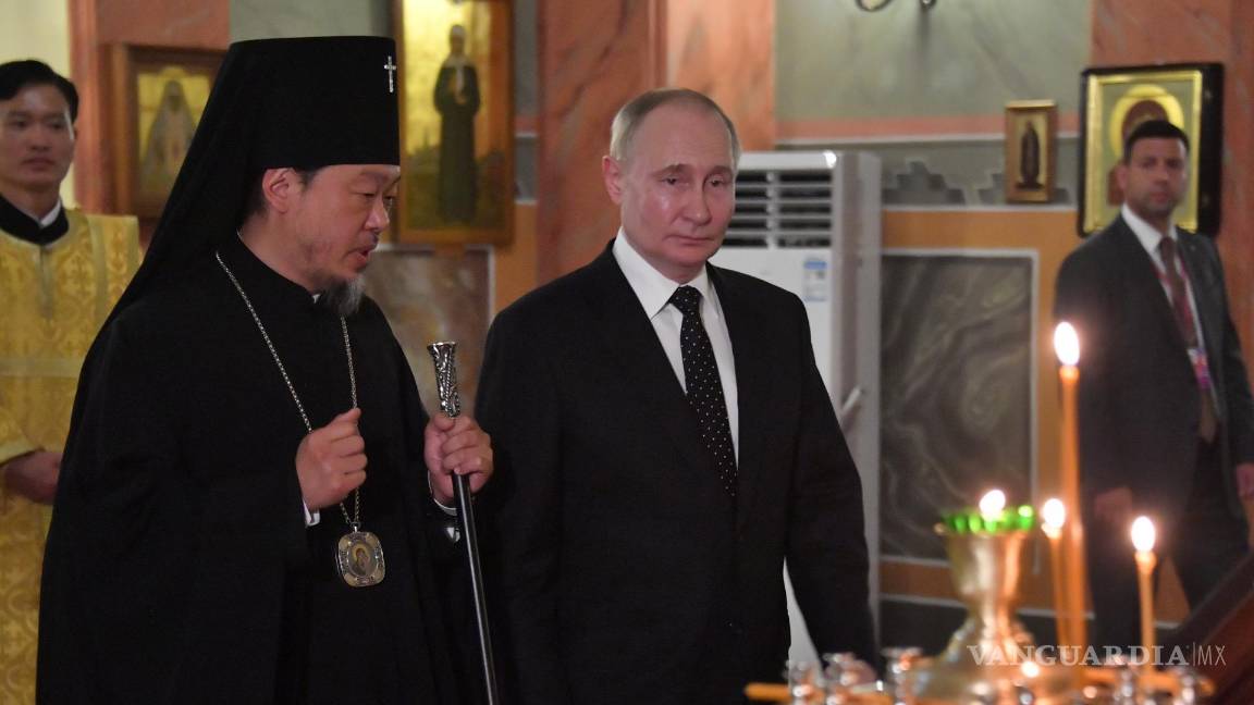 $!Como parte de la visita, el presidente Vladimir Putin acudió a una iglesia en Pyongyang, la capital norcoreana.