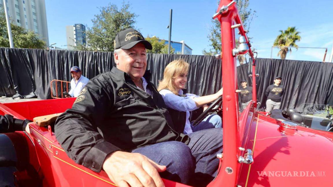 Chema Fraustro inaugura en Saltillo ‘Eleganza Car’, exhibición de autos clásicos