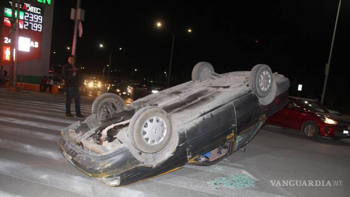 $!El percance se registró cuando la conductora intentaba incorporarse hacia el poniente sobre Jesús Valdez Sánchez.