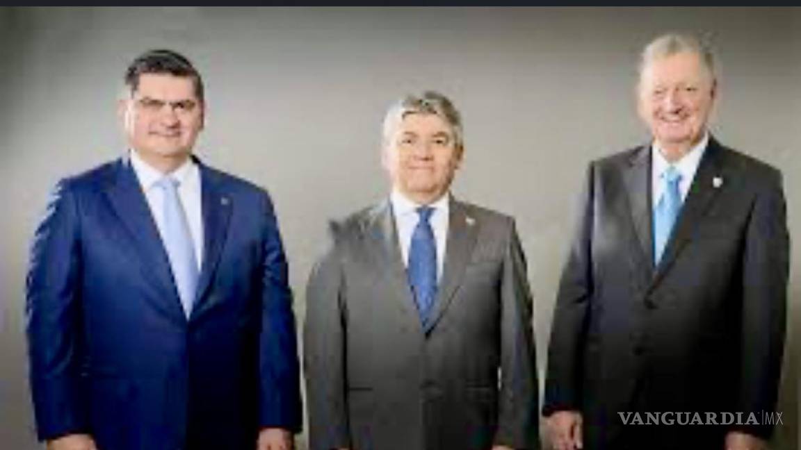 $!Ricardo Saldívar Escajadillo, presidente del Consejo del ITESM. Sustituyó a José Antonio Fernández Carbajal, al centro. A la Izq. David Garza Salazar, quien a su vez fue sustituido por Murra Lascurain