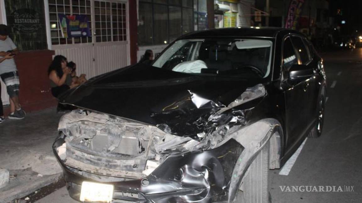 $!La camioneta Mazda tenía luz verde.