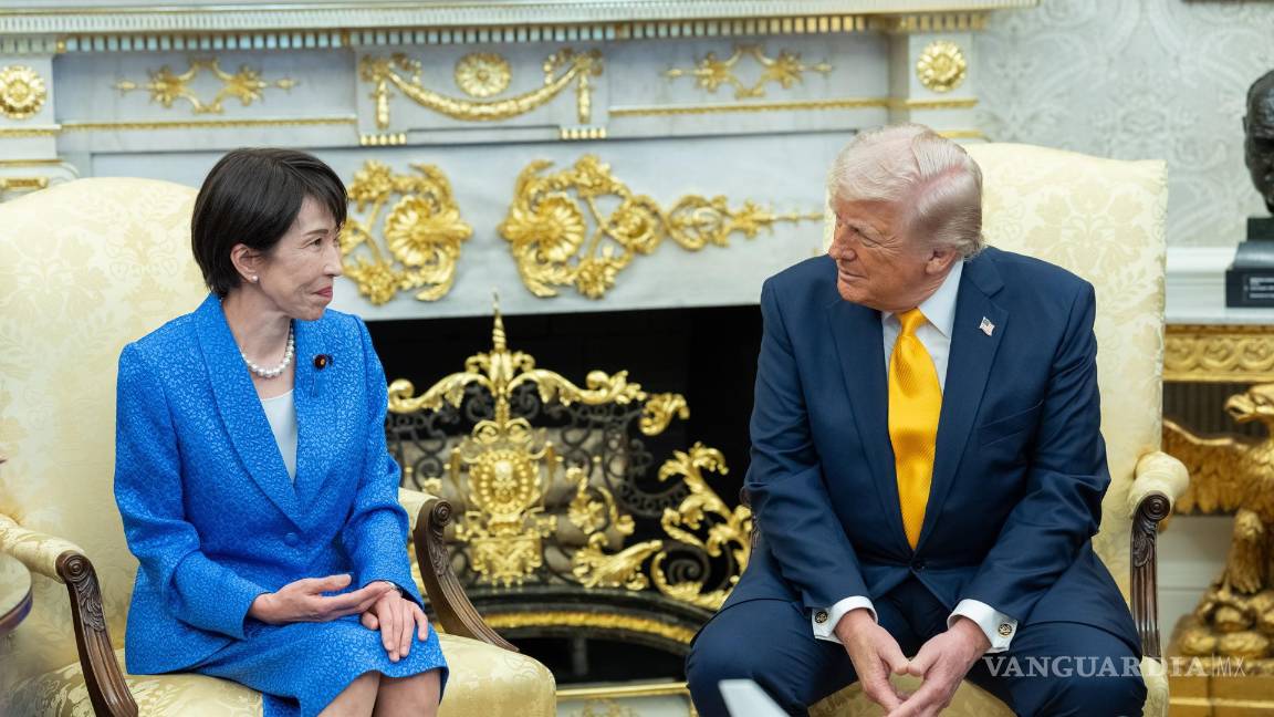 $!El presidente de Estados Unidos, Donald J. Trump, se reúne con la primera ministra japonesa, Sanae Takaichi, en el Despacho Oval de la Casa Blanca.