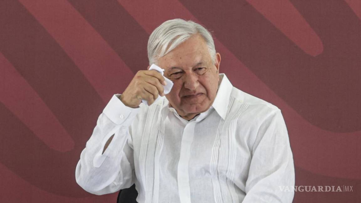 Esa rara medalla que AMLO se cuelga