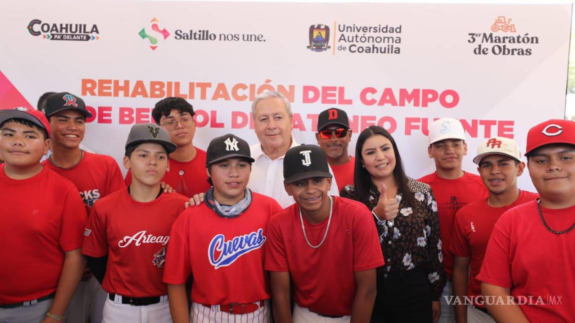 $!Deportistas y entrenadores de la Universidad Autónoma de Coahuila agradecieron al alcalde de Saltillo las obras.