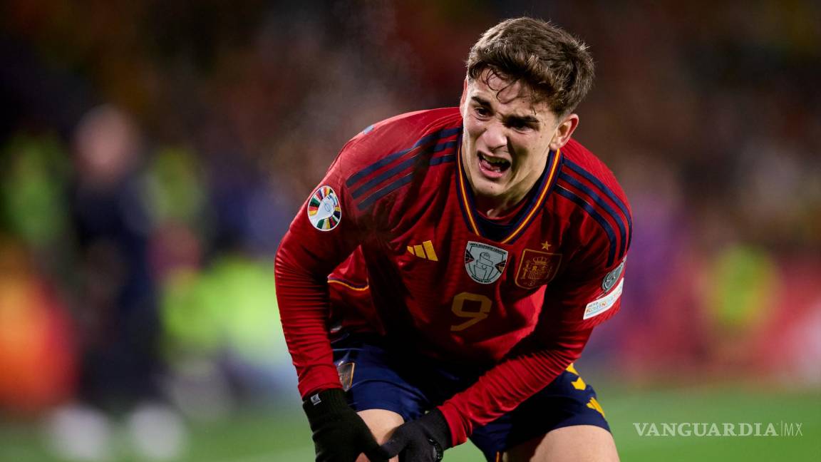 Gavi se perderá hasta 10 meses de actividad tras cirugía en la rodilla