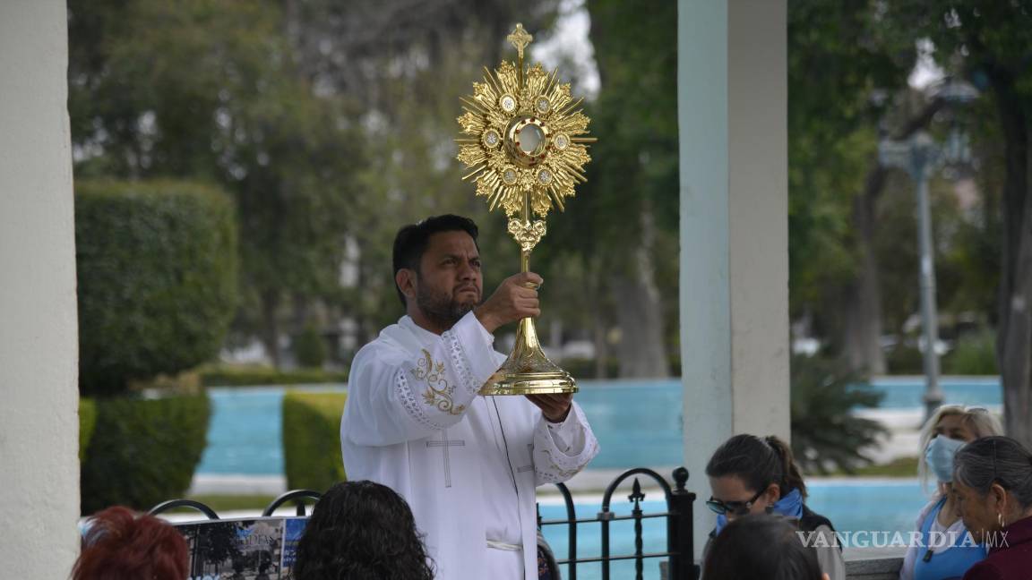 $!Vicente Vega, encargado de la Pastoral de la Vida, señaló durante su oración que actualmente existe mayor indignación por la muerte de un animal que la de un ser humano.