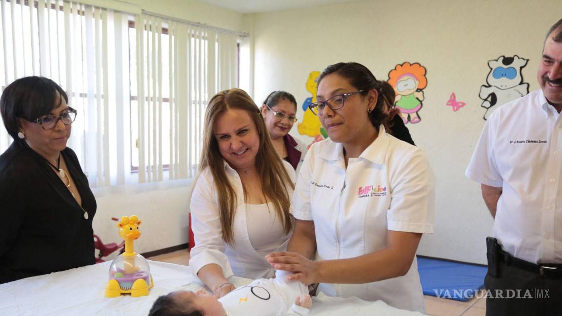 $!Marcela Gorgón destacó los servicios de rehabilitación que se otorgan a cualquier persona, aunque ésta no cuente con seguridad social.