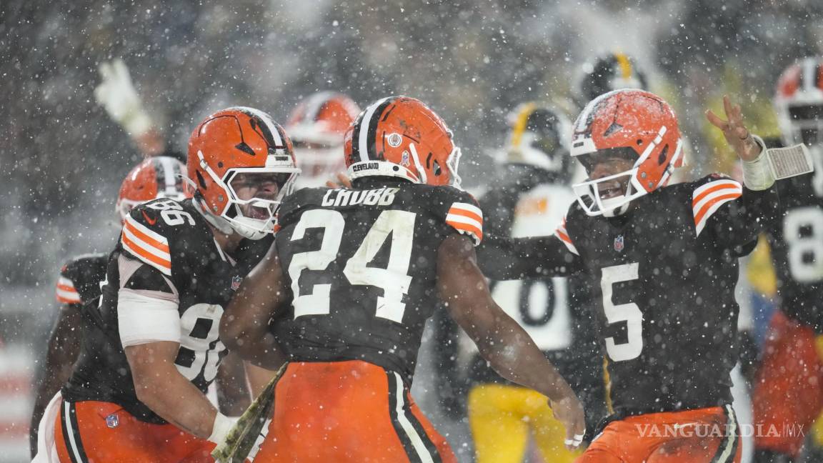 Browns sorprende a Steelers bajo la nieve en el Thursday Nigh Football de la Semana 12 de la NFL