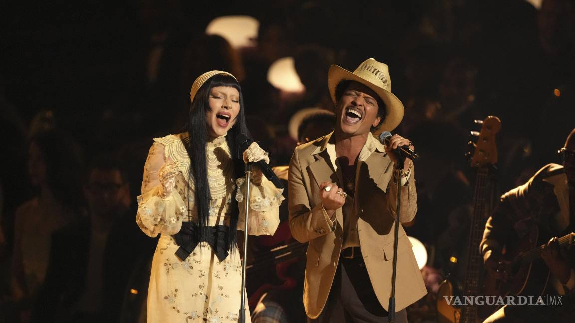 ¿Qué canción cantaron Lady Gaga y Bruno Mars en los Premios Grammy 2025?